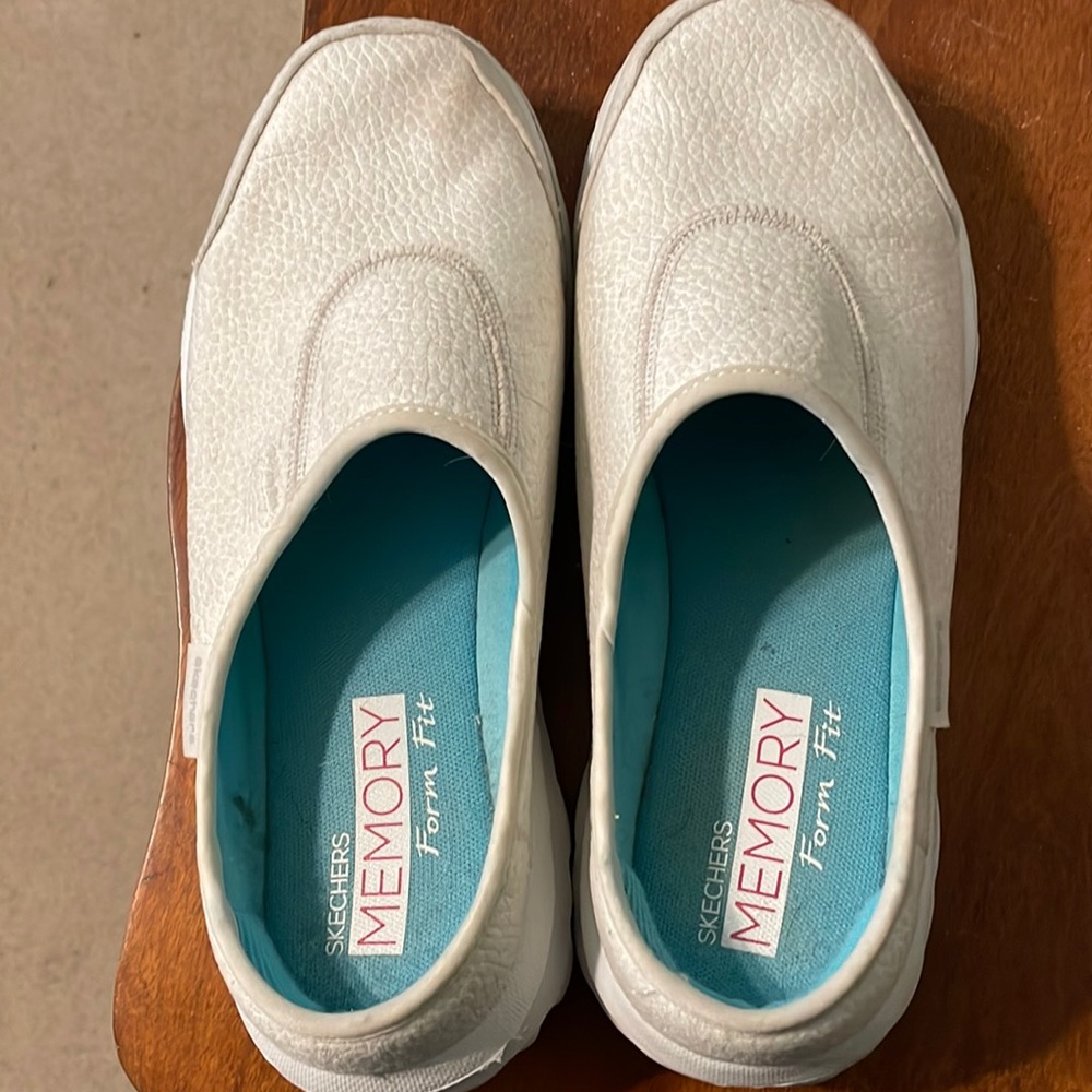 Skechers clogs size 8